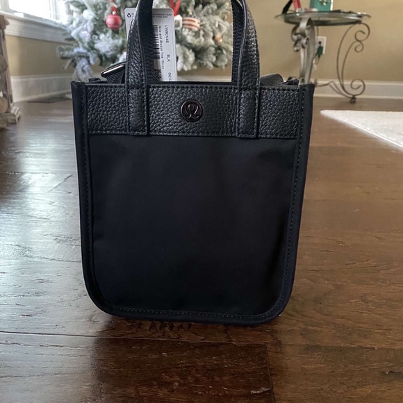 Lululemon🍋Now and Always tote-Micro⭐️firm price - Picture 11 of 15